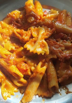 रेड सॉस पास्ता (red sauce pasta recipe in Hindi) रेसिपी मुख्य फोटो