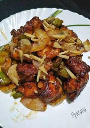 A picture of Chilli chicken dry.