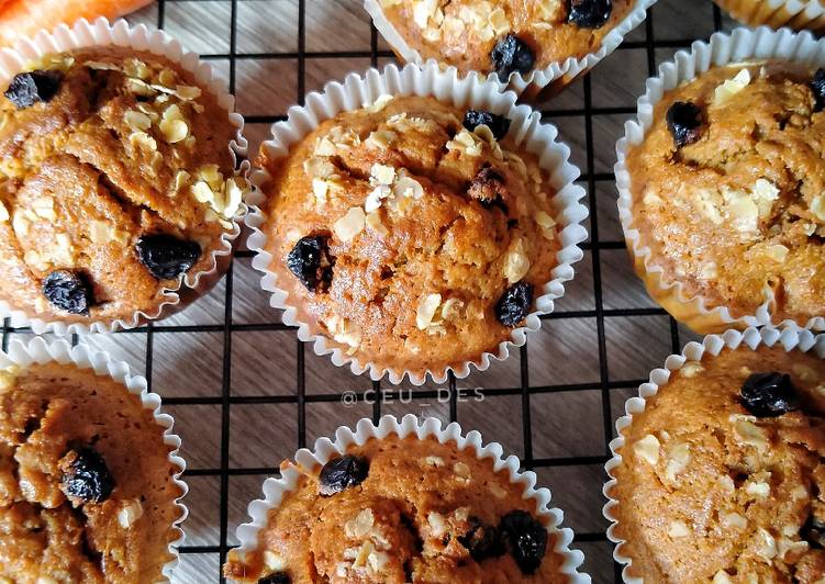 Langkah Mudah untuk Menyiapkan Carrot Raisin Muffin, Sempurna