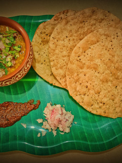 દાલ પકવાન (Dal Pakwan Recipe in Gujarati) રેસીપી મુખ્ય ફોટો