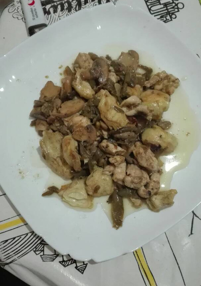 Una foto de Mixto de verdura rehogada con ajo, salsa de soja y pechuga de pollo