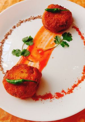 A picture of Alo ke kabab.