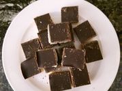 A picture of caramel cookies