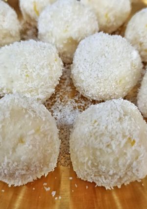 Una foto de Trufas de coco y limón 🥥🍋