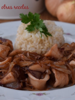 Una foto de Calamares encebollados