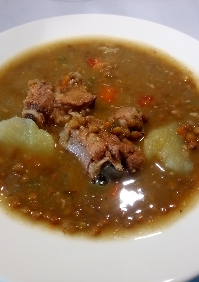 Una foto de Lentejas con costillas