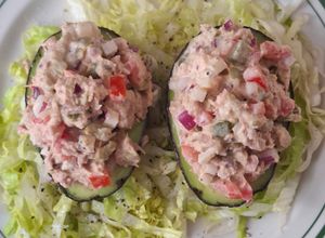 Una foto de Aguacate relleno de atún