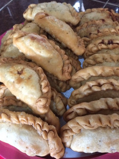 Una foto de Empanadas de carne molida y frijoles