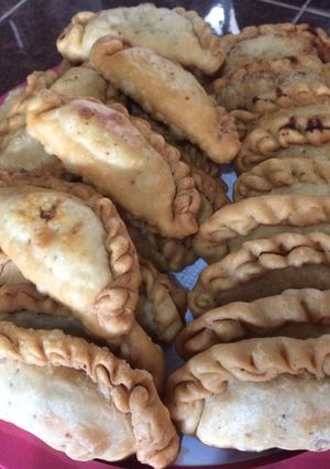 Una foto de Empanadas de carne molida y frijoles