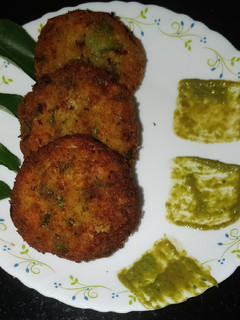 A picture of Chana dal vadas.