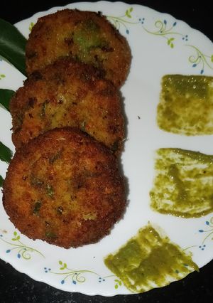 A picture of Chana dal vadas.