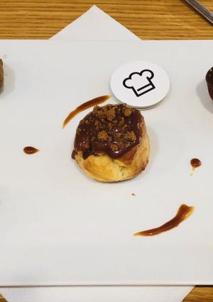 Une photo de Boules de Noël à la crème de marron, enrobées de caramel au beurre salé ❄️