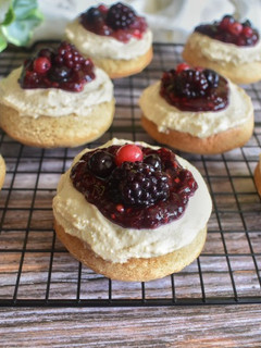 Una foto de Bombas o berlinas cheesecake veganas