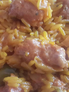 Una foto de Arroz con salchichas