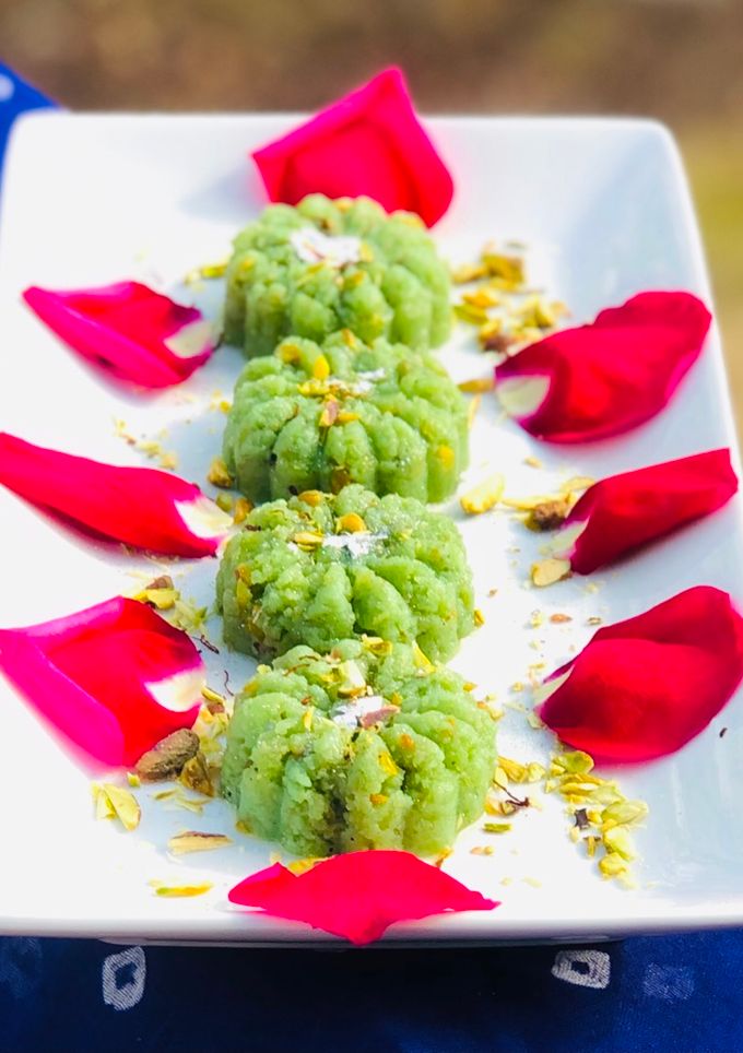 દૂધી નો હલવો(Dudhi Halwa Recipe In Gujarati) રેસીપી મુખ્ય ફોટો
