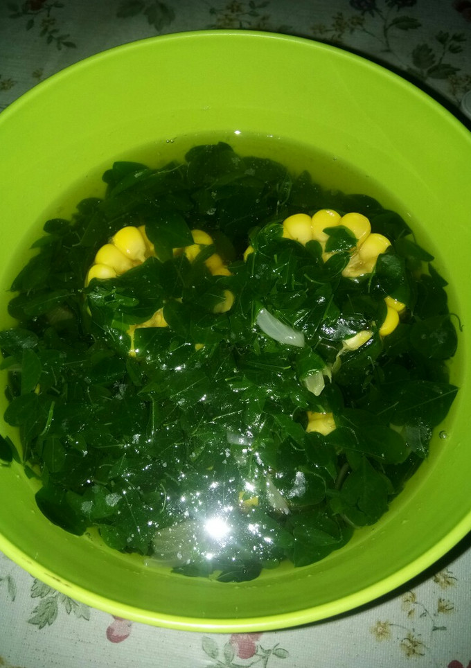 Foto resep Sayur bening kelor jagung manis.