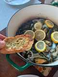 หอยแมลงภู่อบเบียร์ (Mussels Pot)