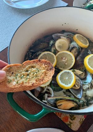 รูปของ หอยแมลงภู่อบเบียร์ (Mussels Pot)