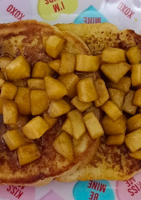Una foto de Pan francés 🍞con manzana 🍎