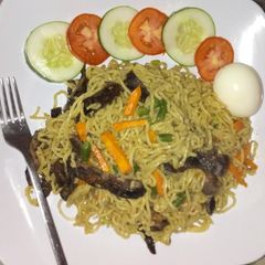 A picture of Noodles with left over suya.