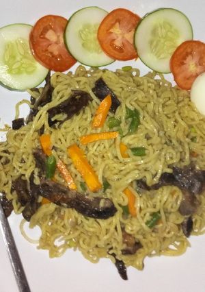 A picture of Noodles with left over suya.