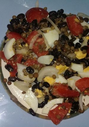 Una foto de Ensalada Súper fresca y completa para la Cena!!😁¡