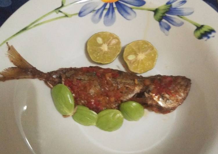 Resep Balado ikan goreng ekor kuning, Enak