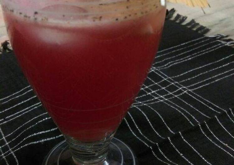 Steps to Make Yummy Pomegranate mocktail Red riding hood