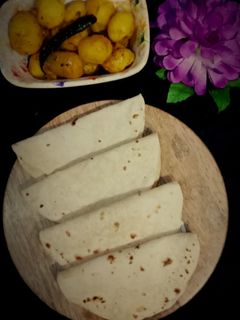 ময়দার রুটি (moidar roti recipe in Bengali) রেসিপির প্রধান ছবি