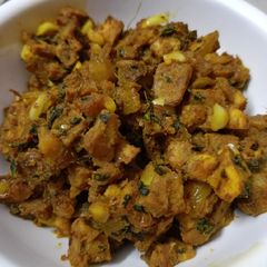 A picture of Kacche kele ki bhujiya.