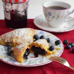 Blueberry jam tea cake A picture of Blueberry jam tea cake.