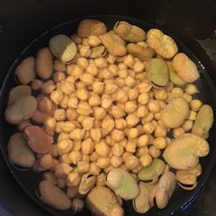 A picture of California Farm Fresh Fava Beans.