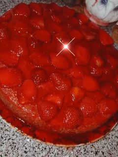 صورة لوصفة كيكه الفراوله الهشه بالجيلي