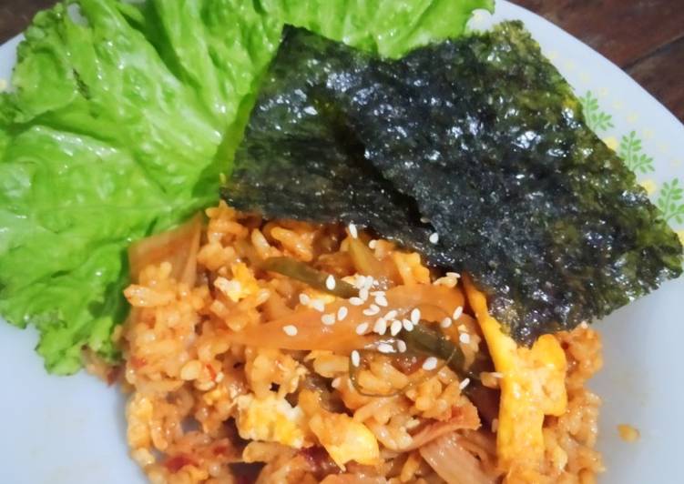 Kimchi Bokkeumbab (Nasi Goreng Kimchi)