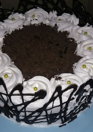 A picture of Black froest cake.