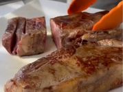 Una foto de carne de vacuno a la plancha