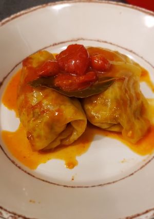 A picture of Niños envueltos (stuffed cabbage rolls).