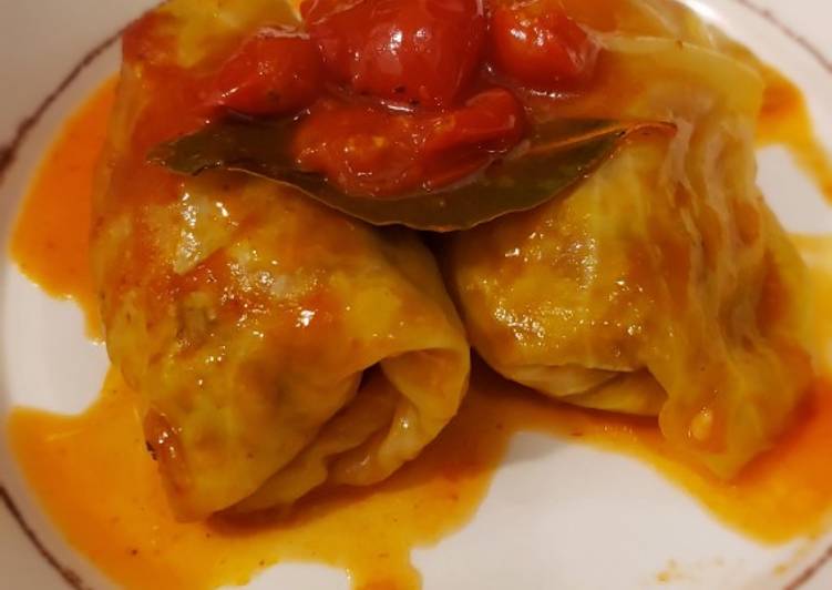 Recipe of Award-winning Niños envueltos (stuffed cabbage rolls)