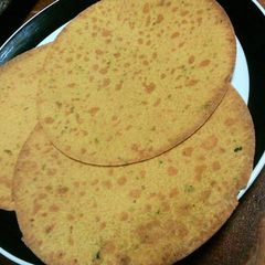 A picture of Methi Masala Khakhra.