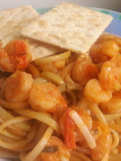 Una foto de Spaghetti con camarones en salsa de pimentón