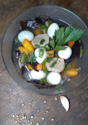 Foto resep Sop telor puyuh lezat...🤤