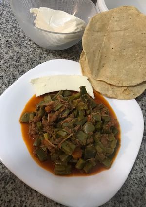 Una foto de Nopales correteados