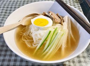 Hình của món Mì lạnh hàn quốc.