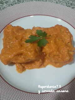Una foto de Bacalao con salsa de pimiento asado