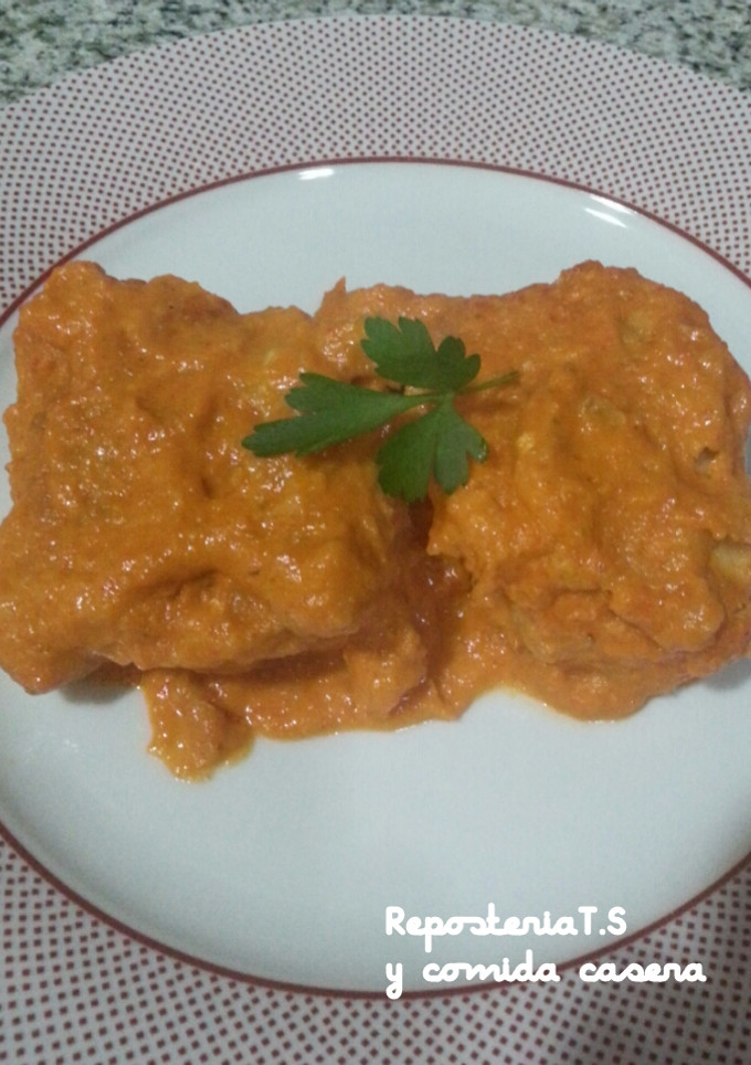 Una foto de Bacalao con salsa de pimiento asado