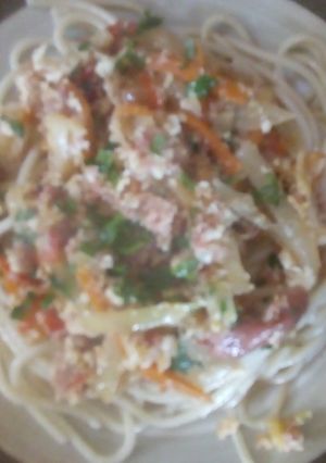 Una foto de Tallarín con saltado