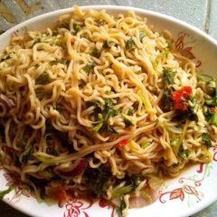 A picture of Noodles with viggies.