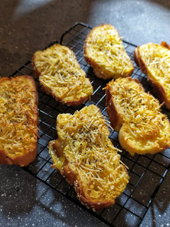 Foto resep Garlic Cheese Bread (Simple)
