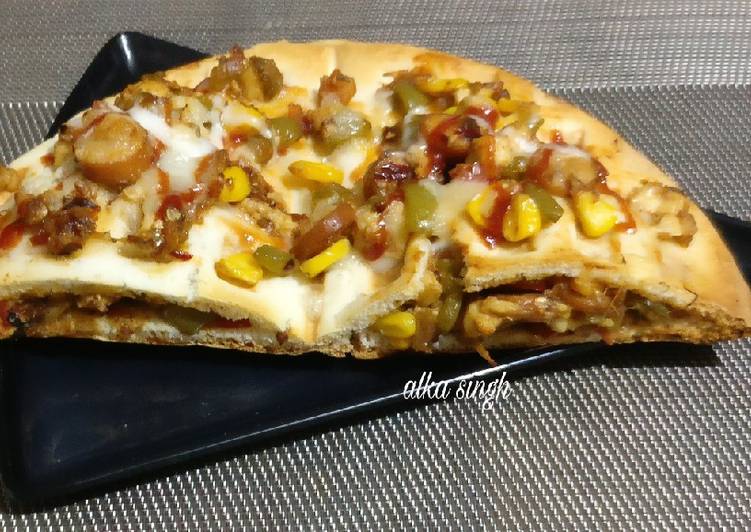 Packet pizza(stuffed with chicken sousage)