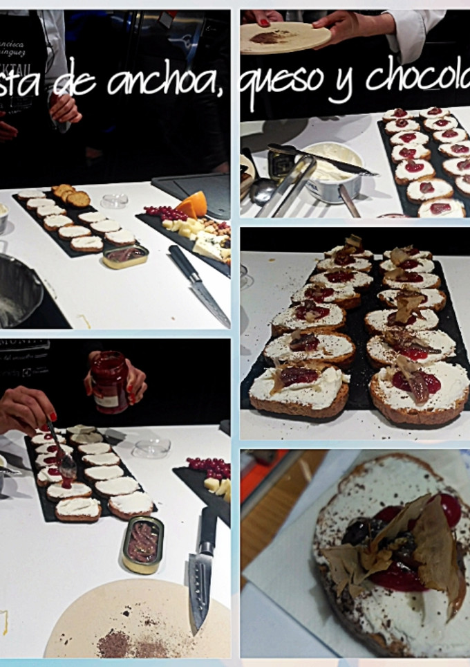 Una foto de Tosta de queso con anchoa y chocolate negro